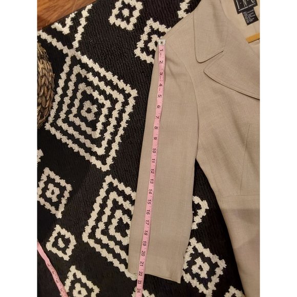 International Concepts Latte Look 3 Button Lined Lightweight Blazer. Size 8 - Picture 11 of 12